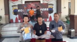 Tersangka Turah (baju tahanan) saat dihadirkan pada konferensi pers di Mapolres Klaten/Istimewa