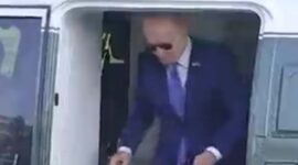 Joe Biden terbentur pintu helikopter