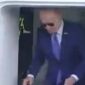 Joe Biden terbentur pintu helikopter