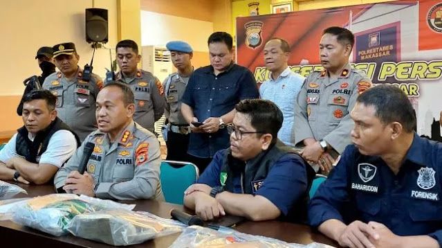 Kapolrestabes Makassar Kombes Pol Mokhamad Ngajib saat konferensi pers bersama awak media
