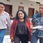 Anny Anna Maria bersama kuasa hukumnya di kantor Kemenkopolhukam