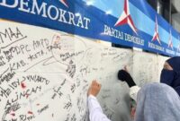 Ratusan kader Partai Demokrat menggelar aksi solidaritas cap jempol darah/Net