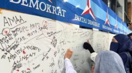 Ratusan kader Partai Demokrat menggelar aksi solidaritas cap jempol darah/Net