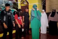 Tangkapan Layar Video Wanita Bercadar Jadi Imam Shalat Laki-laki
