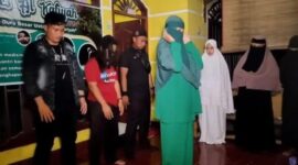 Tangkapan Layar Video Wanita Bercadar Jadi Imam Shalat Laki-laki 
