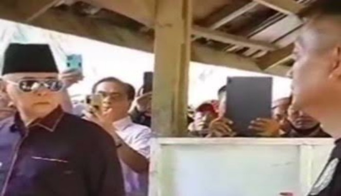 Panji Gumilang maki-maki polisi