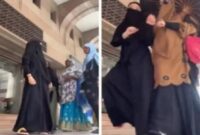 Tangkapan layar video aksi joget nyeleneh di Tanah Suci Makkah, Selebgram asal Samarinda, Athalia Ariella Aubry
