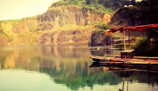 Danau kuari di Cigudeg Bogor (Foro: datawisata.com)