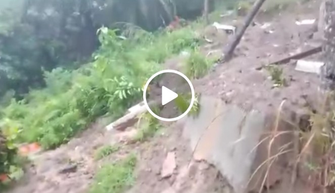 Tangkapan layar video viral mayat terbungkus kain kafan