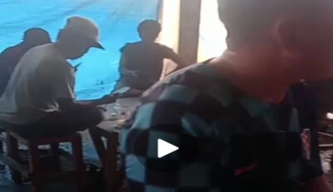 Rekaman video aktivitas judi rolex di Pasar Youtefa Jayapura, Papua