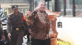 Menko Perekonomian Airlangga Hartarto tiba di Gedung Bundar Kejagung. (Foto: istimewa)