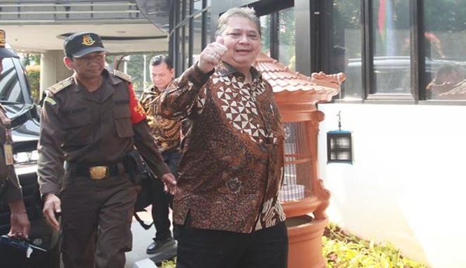 Menko Perekonomian Airlangga Hartarto tiba di Gedung Bundar Kejagung. (Foto: istimewa)