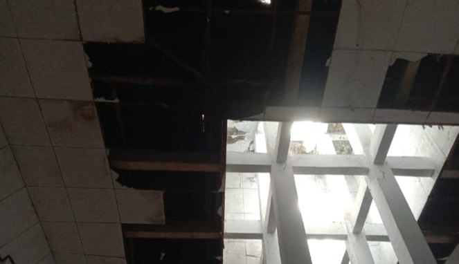 Plafon Kantor Bupati Pangkep rusak dan jebol