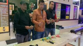 Sejumlah barang bukti busur diperlihatkan polisi (Istimewa)