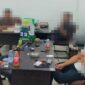 Rusdi Bos Rokok Ilegal Merek Joss Mild (Kiri Baju Hitam)