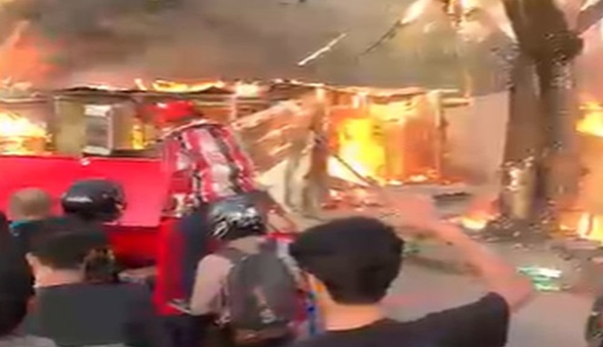 14 Warung Makan di Biringkanaya Makassar Hangus Terbakar