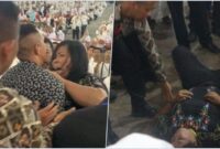 Emak-emak Rusuh Lempar Sandal dan Siram Air Mineral ke Jokowi