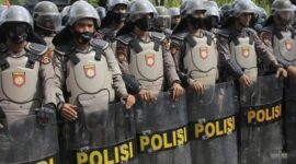 Ilustrasi Polisi mengamankan buru