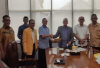 Koordinator Kelompok Pemerkasa Penggerak Kebangkitan Partai Golkar Lawrence Siburian mengadukan Airlangga ke Dewan Etik