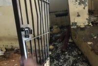 Foto Kolase : Ruang Tahanan Polsek Gantarang Bulukumba yang Dibakar oleh Salah Satu Tersangka Pemerkosaan.