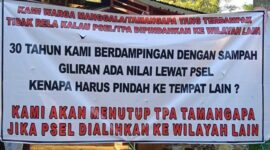 Spanduk Aksi Protes Sejumlah Warga Terkait TPA Tamangapa Antang
