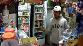 Tangkapan layar CCTV tampang perampok di toko kelontong Kios Bugis di Jalan Singa, Makassar.