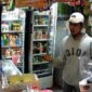 Tangkapan layar CCTV tampang perampok di toko kelontong Kios Bugis di Jalan Singa, Makassar.