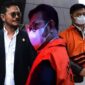 Foto Kolase : Syahrul Yasin Limpo (SYL) Pakai Rompi Oranye KPK dengan Tangan Diborgol