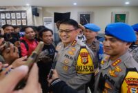 Kabid Humas Polda Sulsel bersama Kabid Propam Polda Sulsel saat menggelar Konferensi Pers di Mapolda Sulsel