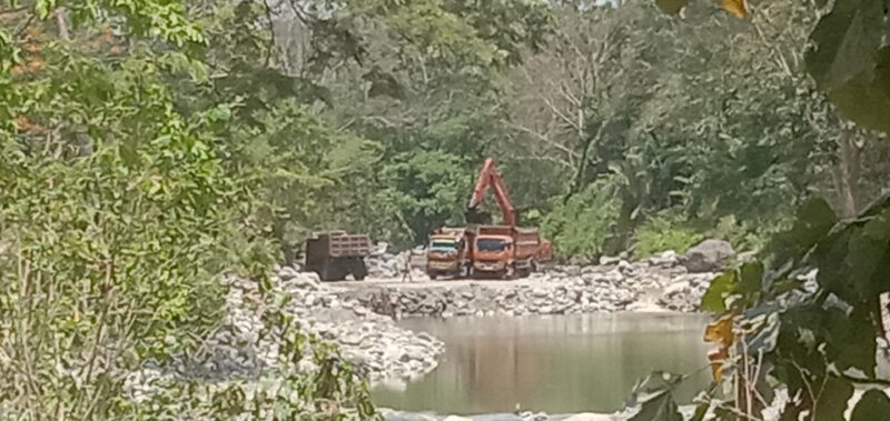 Tambang yang berada di sungai balantieng