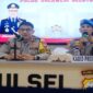 Kabid Humas Polda Sulsel bersama Kabid Propam Polda Sulsel saat menggelar Konferensi Pers di Mapolda Sulsel