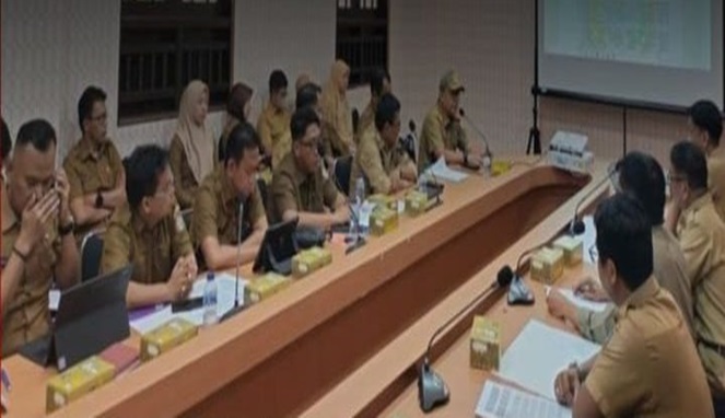 Kepala BPKAD Makassar Hadiri Rapat Evaluasi Pelaksanaan APBD