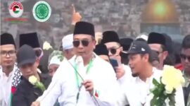 Ketua Koordinator Lapangan Aliansi Rakyat Indonesia Bela Palestina Bachtiar Nasir