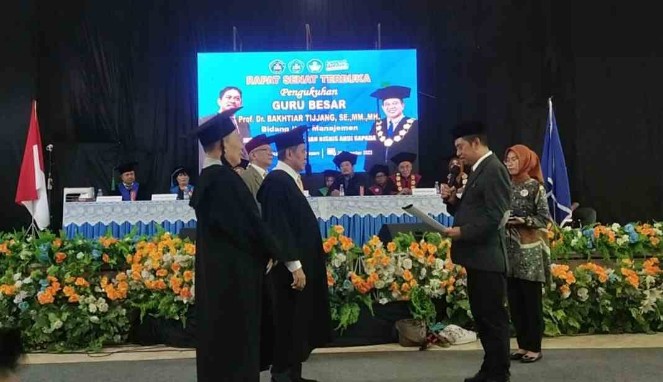 Rektor Institut Andi Sapada Prof Bakhtiar Tijjang Dikukuhkan