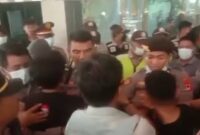 Demo Pemadaman Listrik di PLN Makassar Ricuh, Massa Terobos Masuk