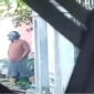 Sontoloyo, Pria Gendut di Makassar “Ngocok” Depan Emak-emak