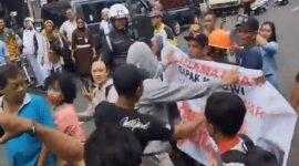 Jokowi Dihadang Spanduk Pilih Ganjar