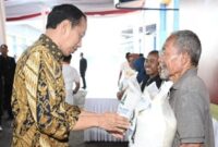 Jokowi Rajin Bagi-bagi Bansos hingga Naikkan Gaji PNS-PPPK, Netizen : Modus!