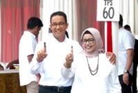 Acungkan Jari Satu, Anies Mencoblos di TPS 060