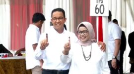 Acungkan Jari Satu, Anies Mencoblos di TPS 060