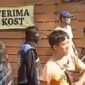 Sejumlah pengemudi ojek online (ojol) menggeruduk rumah indekos di kawasan Taman Sari, Jakarta Barat,  (tangkap layar)