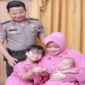 Tangkapan layar unggahan foto Owner KFSS Glow bersama suami di facebook