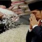 Foto Kolase, Harga Beras Mencekik Leher dan Jokowi