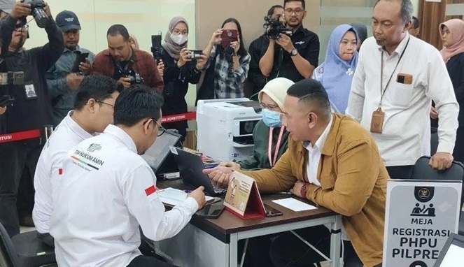 Tim Hukum AMIN Daftarkan Gugatan Pemilu Curang di MK