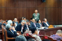 MK Tolak Dalil 01 dan 03, Anies-Ganjar Saling Lirik dan Tertawa