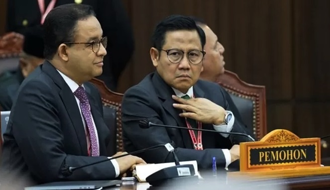 Anies Geleng-geleng Kepala Saat Hakim MK Luruskan Bansos Jokowi