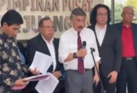 Ketua Tim Hukum PDIP, Gayus Lumbuun dalam konferensi pers bersama Tim Kuasa Hukumnya 