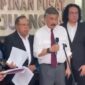 Ketua Tim Hukum PDIP, Gayus Lumbuun dalam konferensi pers bersama Tim Kuasa Hukumnya 