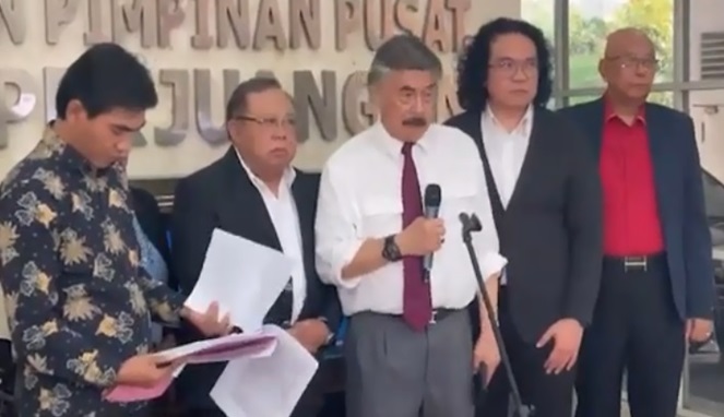Ketua Tim Hukum PDIP, Gayus Lumbuun dalam konferensi pers bersama Tim Kuasa Hukumnya