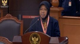 Hakim MK Cecar Peran Menteri Sosial Risma di Bansos Jokowi